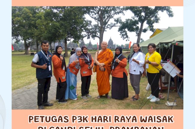 Hari Raya Waisak, beberapa petugas Puskesmas Kebondalem Lor menjadi P3K di Area Candi Sewu Prambanan.